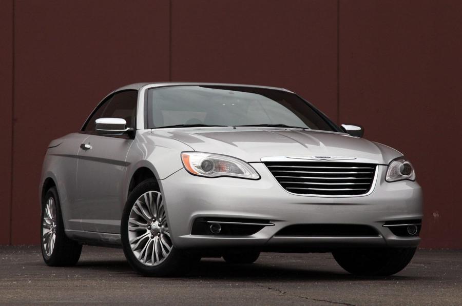  Chrysler 200 Convertible 2011 года  (фото 1 из 73)